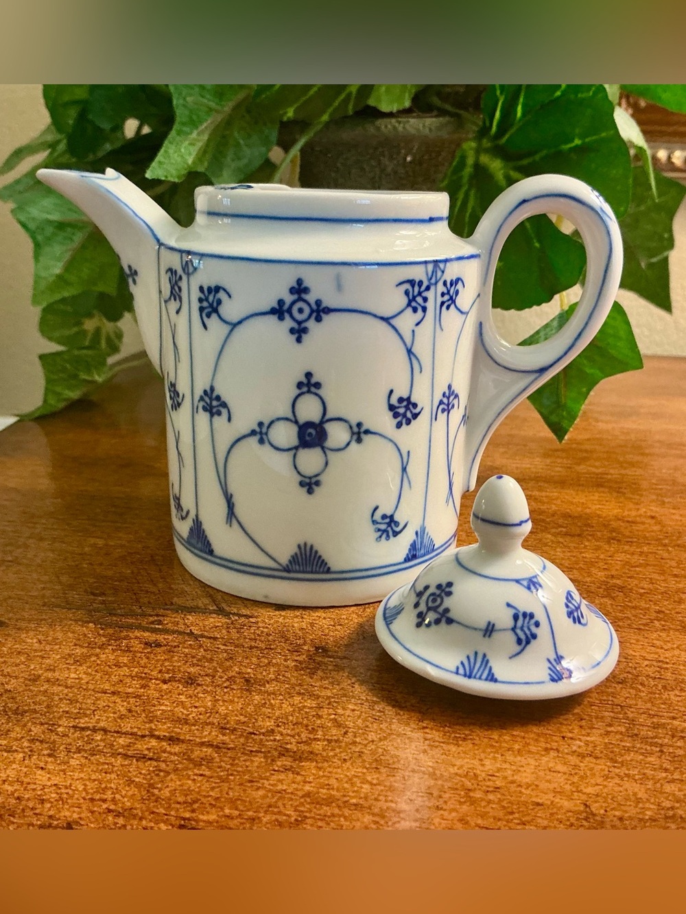 PK Silesia Antique Porcelain Teapot Blue and White Strawflower Pattern. - Picture 2 of 8